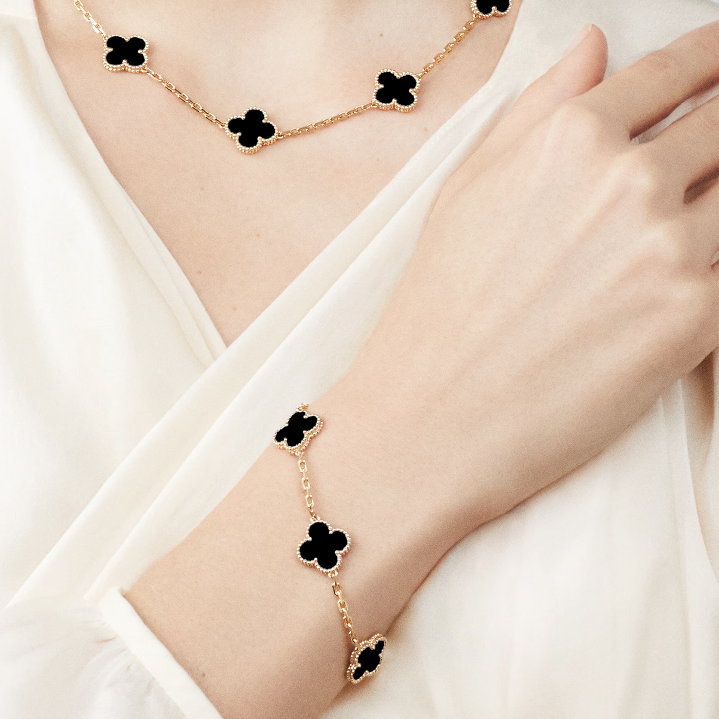 "VC" VINTAGE ARMBAND